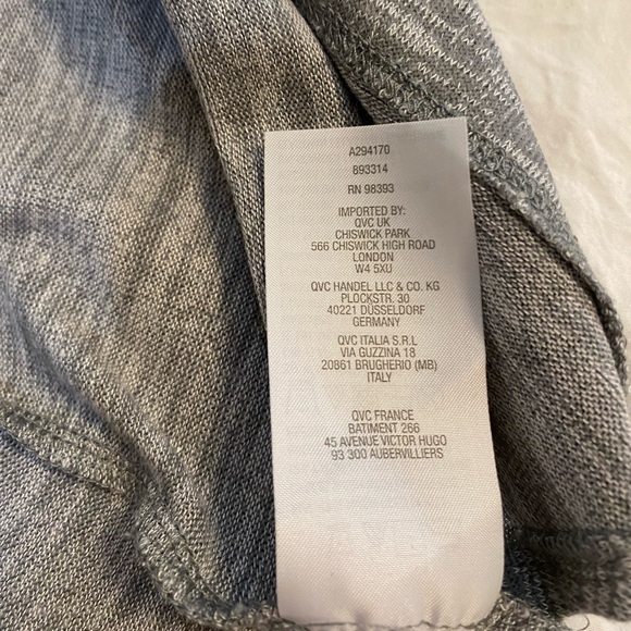 Lisa Rinna Connection, turtle neck, short sleeve tunic. Size XS - Picture 7 of 7